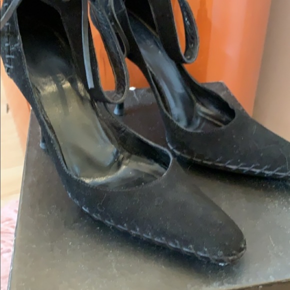 GUCCI ❤️Gorgeous Black handmade Suede shoes!!! - Picture 2 of 10